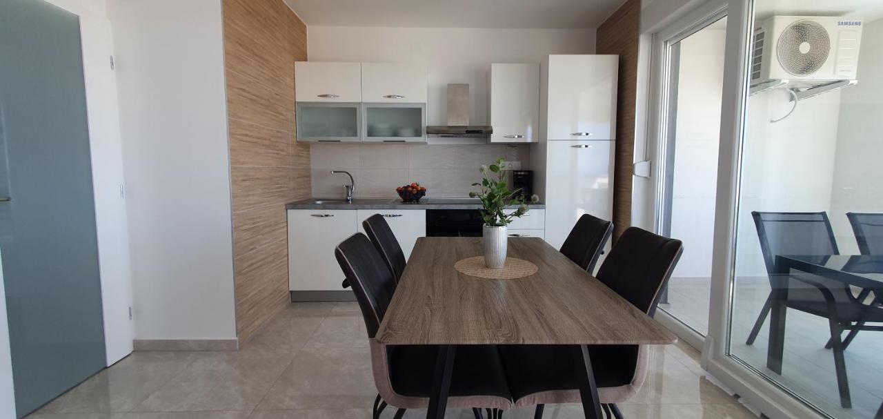Seahorse Luxury Apartment With Pool And Sea View Novalja Exterior photo